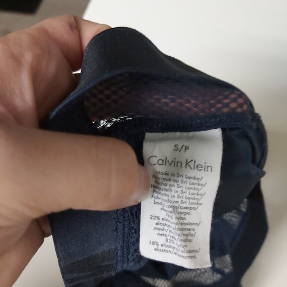 Calvin Klein navy blue sportsbra, size small (S) - FINAL PRICE DROP& SHIPP DISC! - Picture 4 of 4